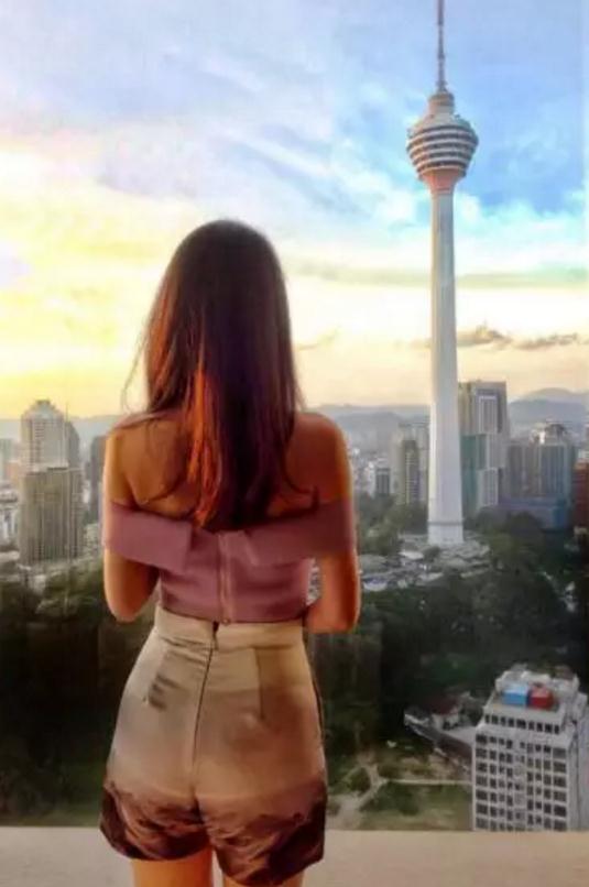 追女生聊天实战恋爱案例：闺蜜满分日记（上）：眼看又搬来一箱酒，谁才是最终的猎物？