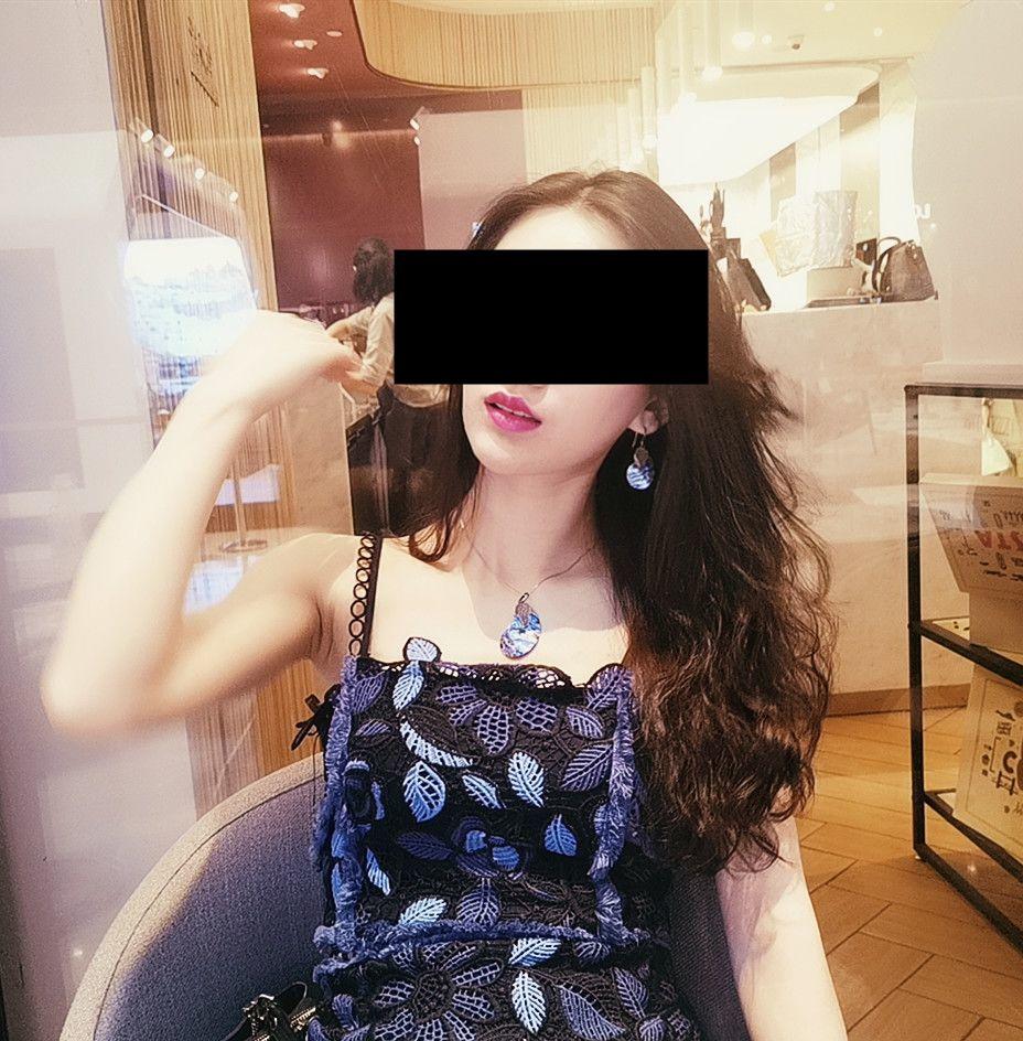 追女生约会实战聊天案例-深夜,混进女友的别墅中,才发现我们才认识不到一天。