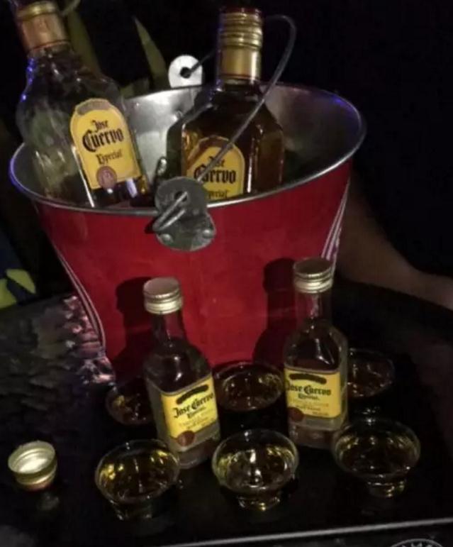 追女生聊天实战恋爱案例：闺蜜满分日记（上）：眼看又搬来一箱酒，谁才是最终的猎物？