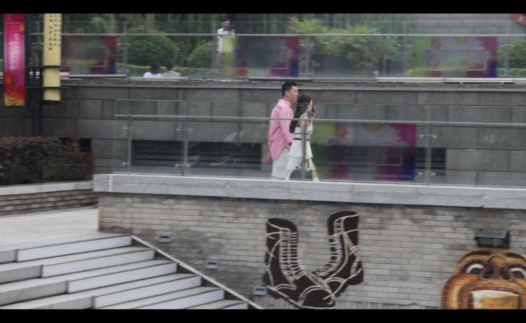 追女生约会实战聊天案例-深夜,混进女友的别墅中,才发现我们才认识不到一天。