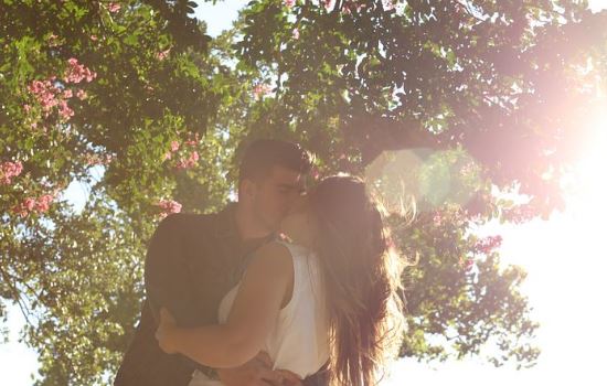 发现老公出轨要暗示吗，揭秘顶级婚姻专家说的最佳应对方法