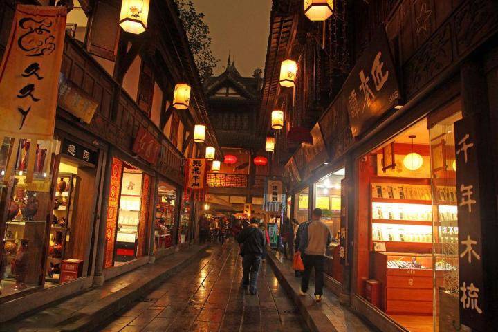 和女生约会气氛降至冰点,看我终极逆转案例!绝美夜色下与她相拥。