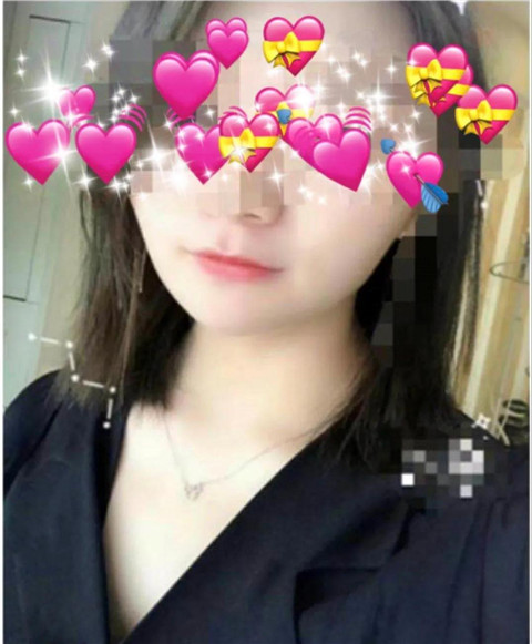 追女生约会聊天案例-晚上10点，她说：脚好疼，你来给我揉揉？