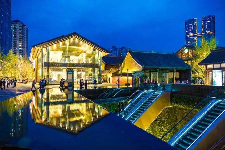 和女生约会气氛降至冰点,看我终极逆转案例!绝美夜色下与她相拥。