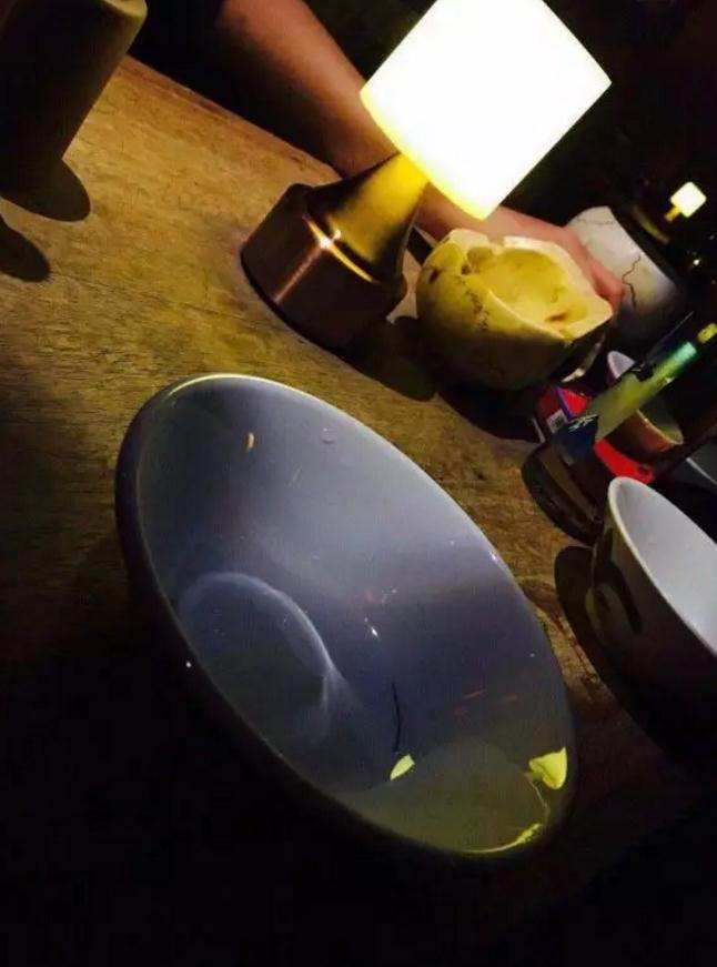 追女生聊天实战恋爱案例：闺蜜满分日记（上）：眼看又搬来一箱酒，谁才是最终的猎物？