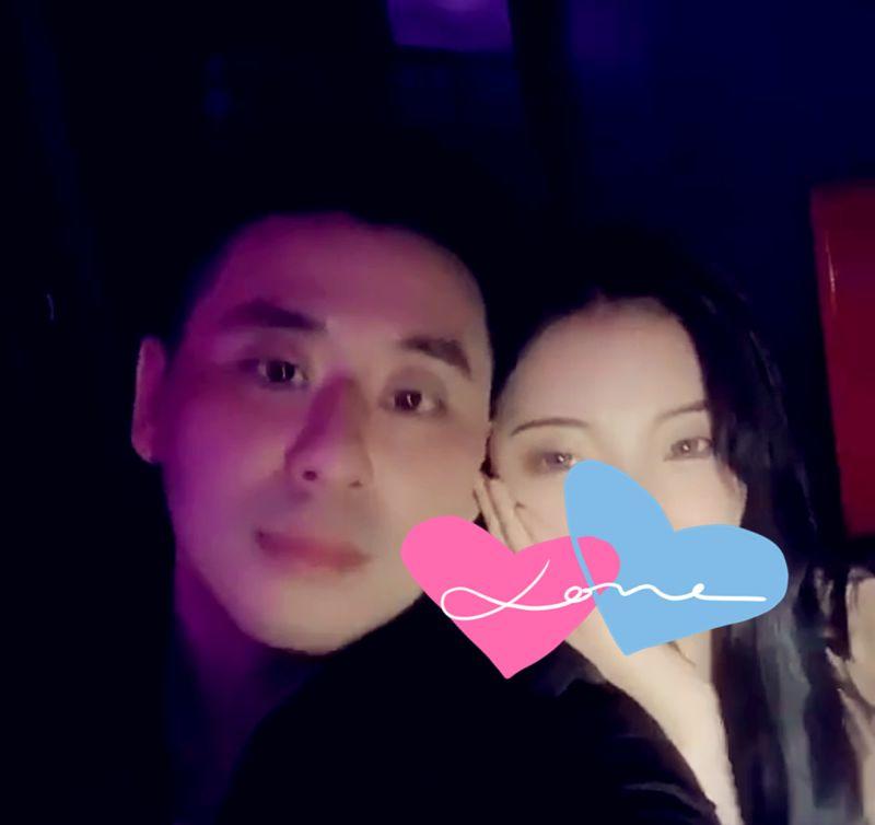 把妹实战约会案例：2女争1男,九眼桥那晚我被长腿小姐姐疯狂kiss