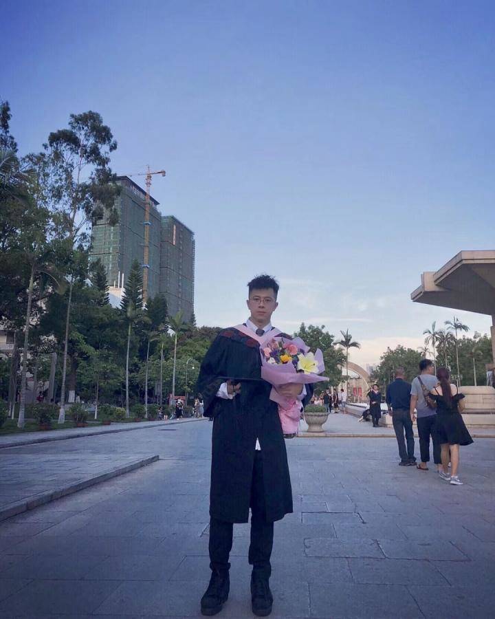 追女生实战约会技巧案例-闺蜜三人开着AMG C63想要灌醉我，结果被反杀