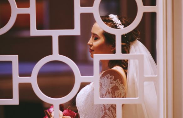 婚外情分手后再见面，再一次赢得对方好感的技巧