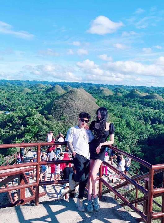 把妹聊天案例-跪舔2年的女神，成了渣男手里的「提款机」，老狗逼的「玩物」