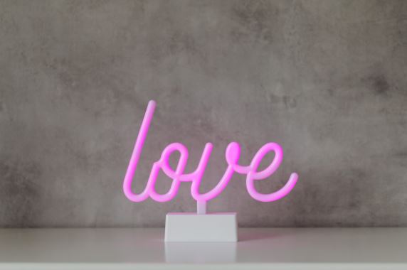 婚外情分手后还能见到，对方的心理是怎么想的