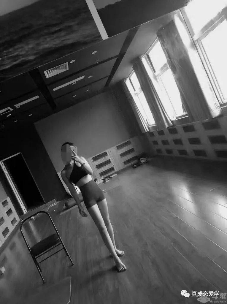 微信把妹追女生聊天案例：微信撩妹成功约会高分妹子