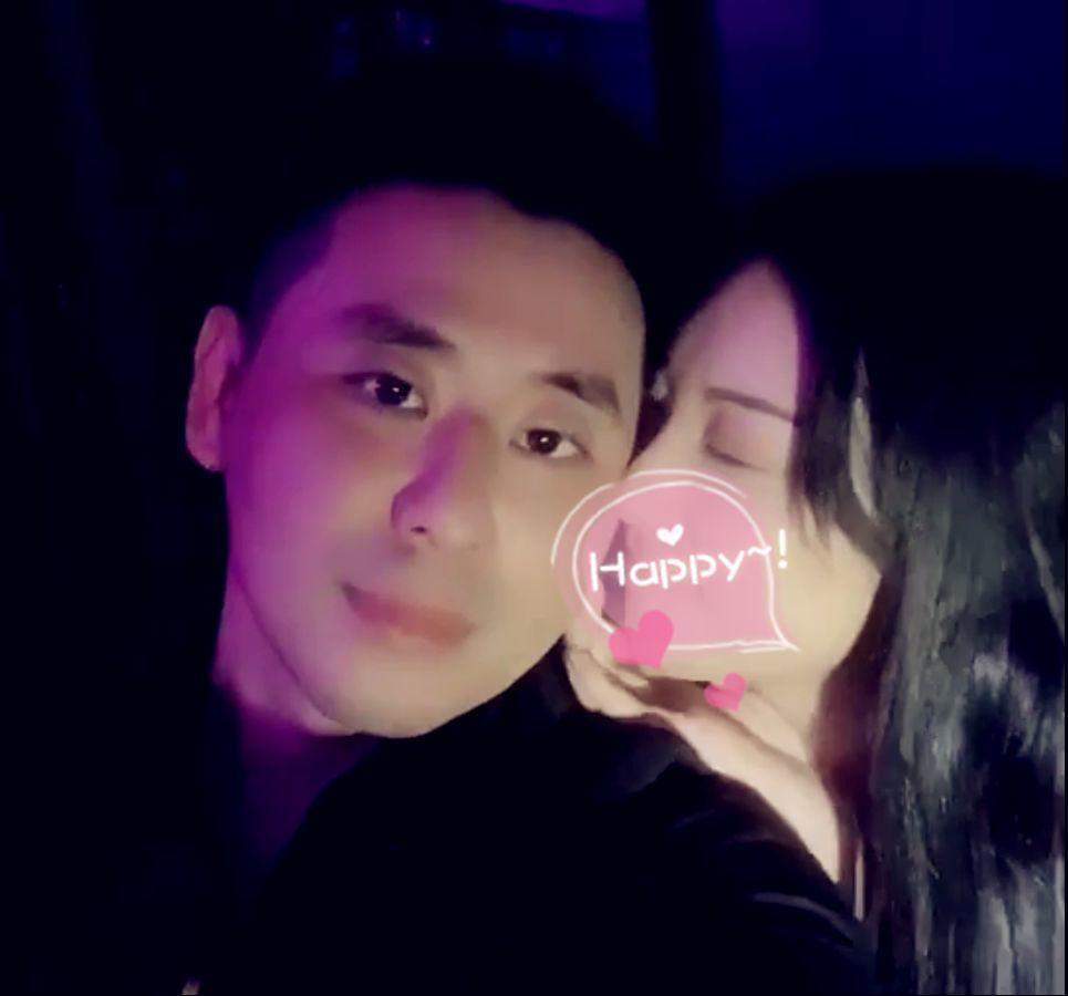 把妹实战约会案例：2女争1男,九眼桥那晚我被长腿小姐姐疯狂kiss