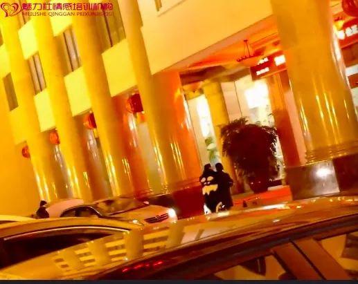 泡妞撩妹实战约会案例-她是家教严格的乖乖女，第一次约会就….