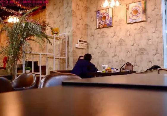 泡妞撩妹实战约会案例-她是家教严格的乖乖女，第一次约会就….