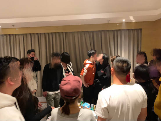 追女生聊天案例-在五星级酒店轰趴后，她在我枕边摇曳到天亮