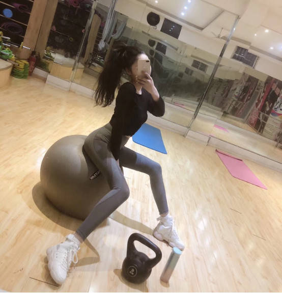 追女生聊天案例-在五星级酒店轰趴后，她在我枕边摇曳到天亮