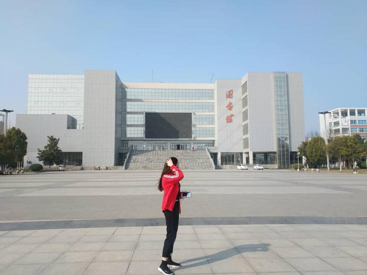 【追女生聊天约会速约把妹】“钓鱼式”捕捉高分妹！