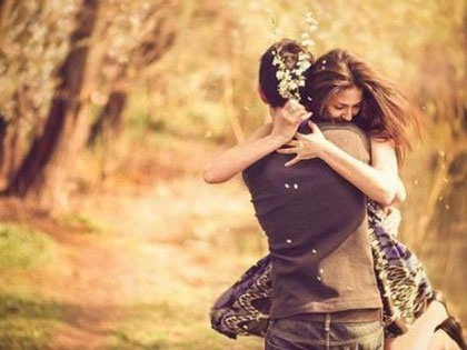 最让男人心疼的五种女人-躲在角落里哭泣的女人