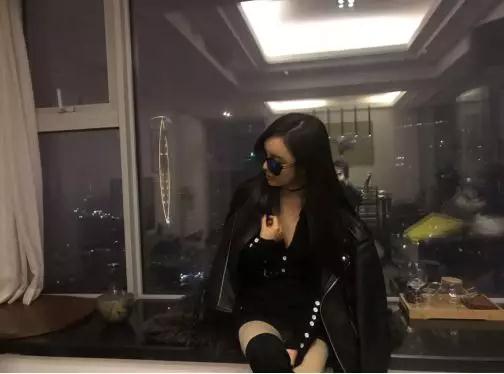 微信把妹追女生聊天案例:她笑盈盈地说-你身边小姐姐那么多，不会喜欢我的！