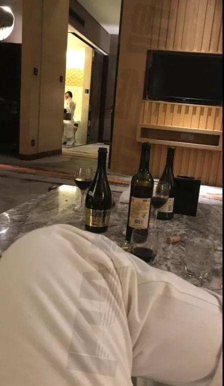 微信把妹追女生聊天案例:凌晨三点，我去找她聊天