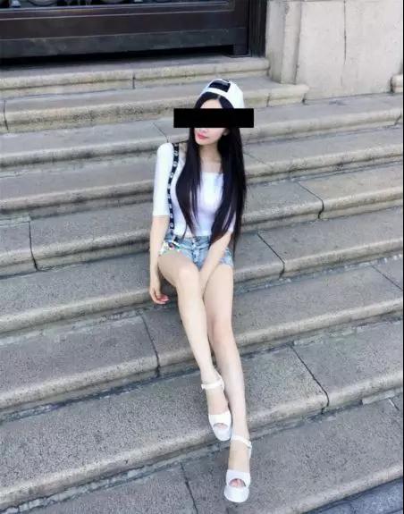 微信把妹追女生聊天案例:她笑盈盈地说-你身边小姐姐那么多，不会喜欢我的！