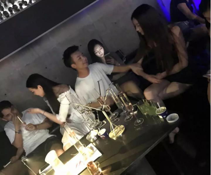 【追女生聊天约会夜场实战】夜场之王富饶顶级操作，一次带走白富美。