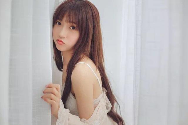 学会这四个聊天技巧让你与她畅聊无限