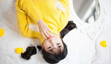 巨蟹座女生喜欢一个人的表现,细心观察能发觉