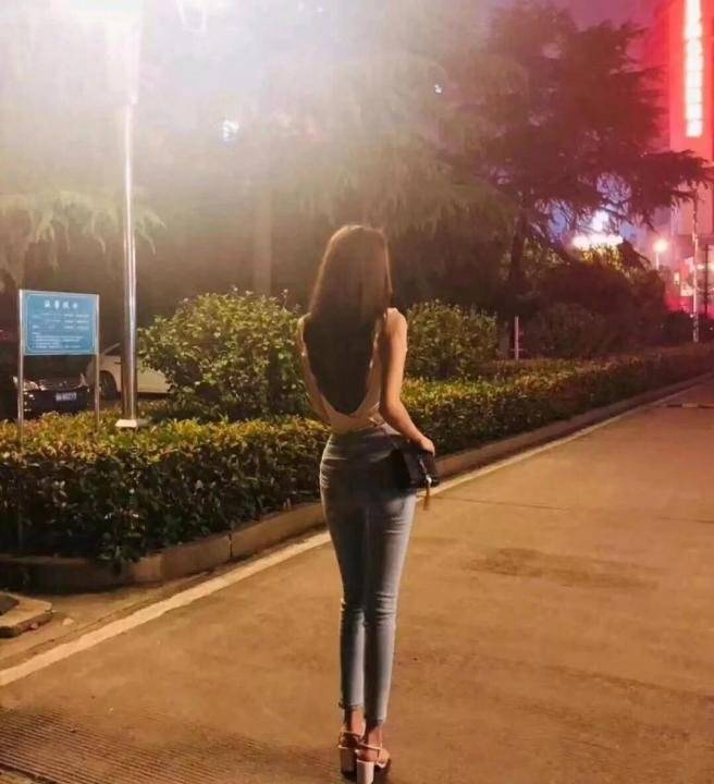 追女生约会套路揭秘：她说“我们抱着睡什么都不做”，真相却是……