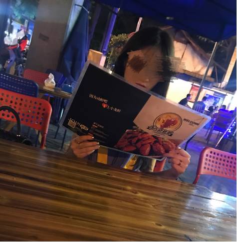 把妹实战案例:约妹子吃夜宵,结果却吃到了我家床上