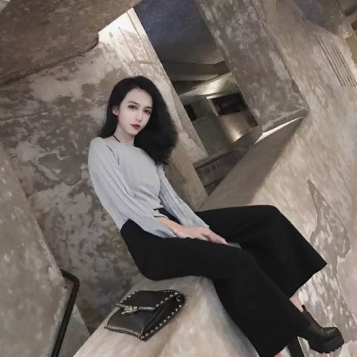 夜场酒吧把妹追女生约会:通宵后顺利带走萝莉小姐姐!