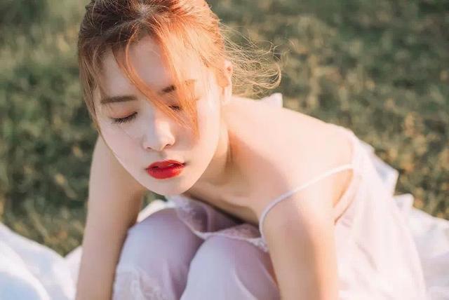 学会这四个聊天技巧让你与她畅聊无限