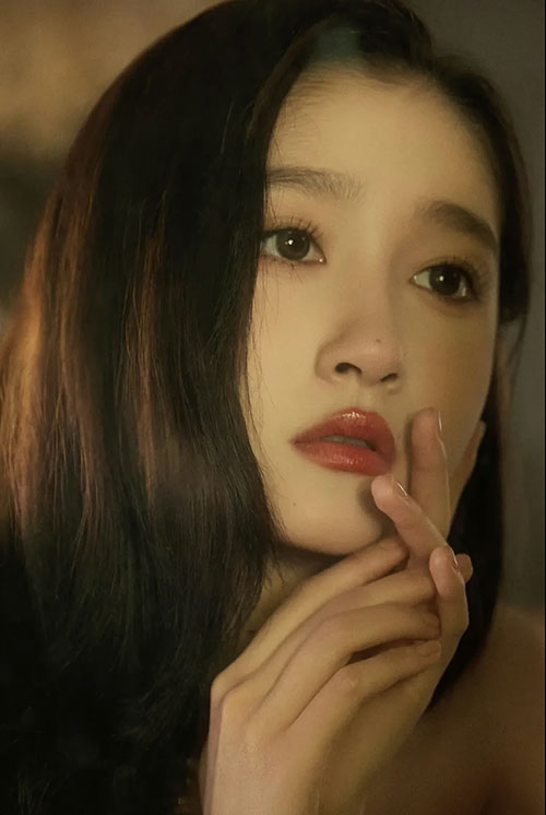 关晓彤露肩亮片礼服性感迷人高清壁纸