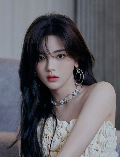 镜头里的杨超越，总有一种令人无限向往的魅力