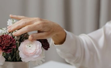 让她为你神魂颠倒，到最后离不开你，用真心和坚持感化女生