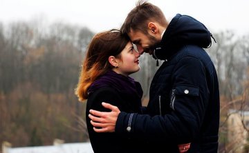 老婆性冷淡会不会有外遇，女人性冷淡是外遇吗？