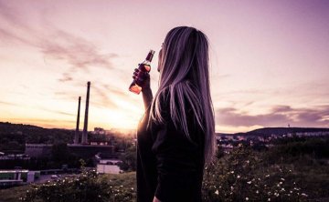 老婆不理我爸妈怎么办,，还能挽回吗？