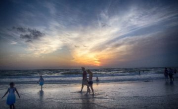 情人突然不接我电话微信也不回怎么回事？能晚会吗？