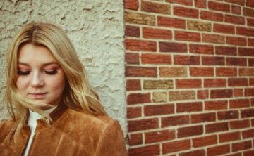 我问情人借钱微信都不回是要和我分手吗？还能挽回吗？