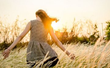 相亲对象老不回我微信是什么意思？能挽回吗？