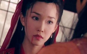 追女生聊天实战恋爱案例：这个长得像“一线明星”的女人，趁男友熟睡后，出门到处种草？！