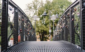 情人不主动联系我了说明什么？能挽回吗？