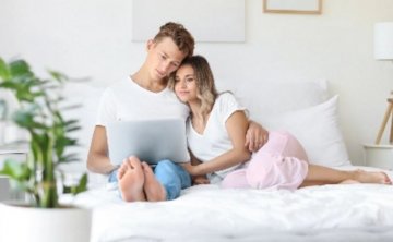 没钱买房是不是应该趁早分手，没钱分手