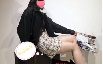 追女生聊天案例-学画画的她，让我在床上教她画画。