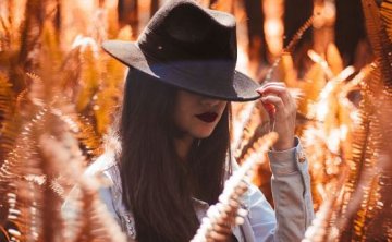 分手后暧昧不清女人女方女生还喜欢我吗？