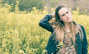 媳妇出轨了还不回来离婚我该咋办？值不值得挽回？