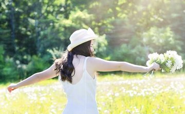 前女友不找我也不删我是什么心理？还能挽回吗？