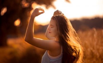 男友从不主动找我，我该如何挽回他？为什么男朋友不主动找你