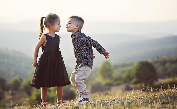 女友生气不理我,惹女朋友生气了该怎么挽回?高智商男生教你这么做!