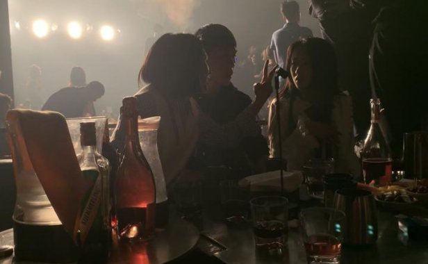 追女生聊天约会实战:夜店1v5的悲惨经历!